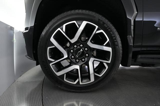 2024 Chevrolet Silverado EV — photo 9 of 18