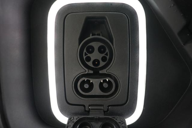 2024 Rivian R1T — photo 8 of 27