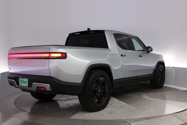 2024 Rivian R1T — photo 2 of 27