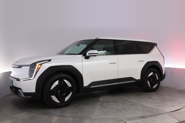 2024 Kia EV9 — photo 14 of 24