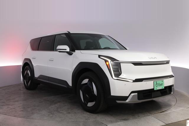 2024 Kia EV9 — photo 10 of 24