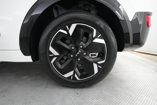 2024 Kia Niro EV — photo 7 of 24