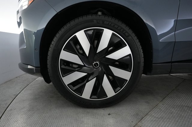 2025 Volvo EX90 — photo 15 of 24