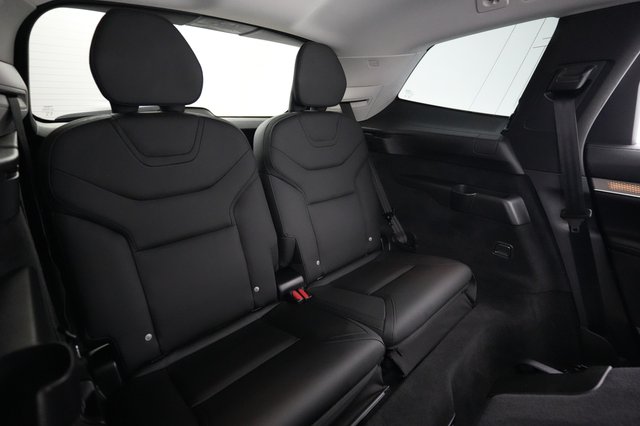 2025 Volvo EX90 — photo 20 of 24
