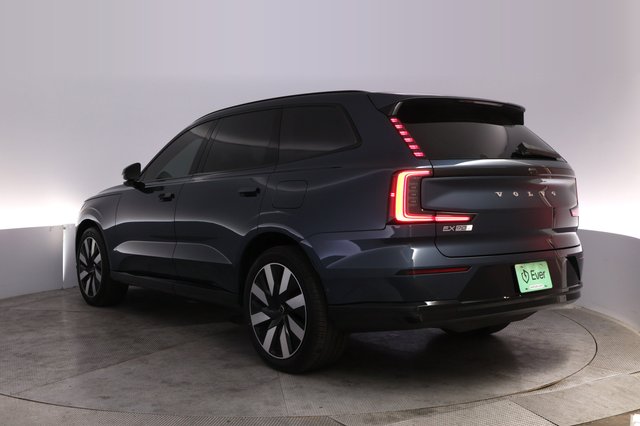 2025 Volvo EX90 — photo 13 of 24