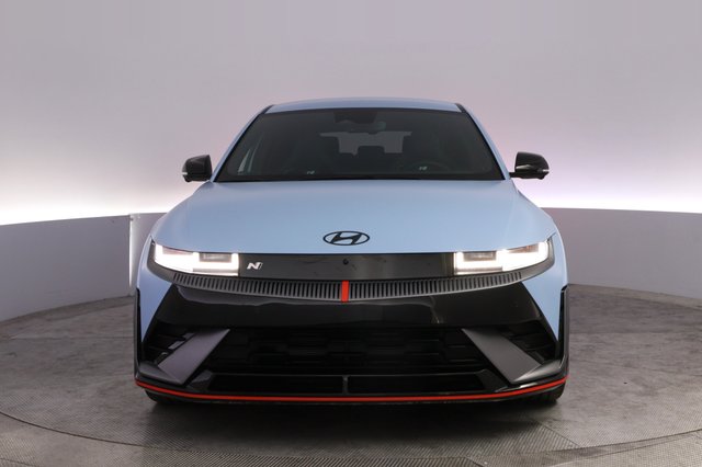 2025 Hyundai IONIQ 5 — photo 9 of 22