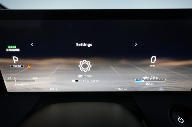 2026 Nissan LEAF — photo 5 of 24