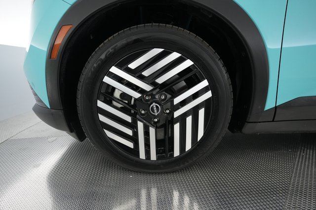 2026 Nissan LEAF — photo 15 of 24