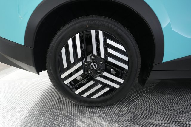 2026 Nissan LEAF — photo 17 of 24