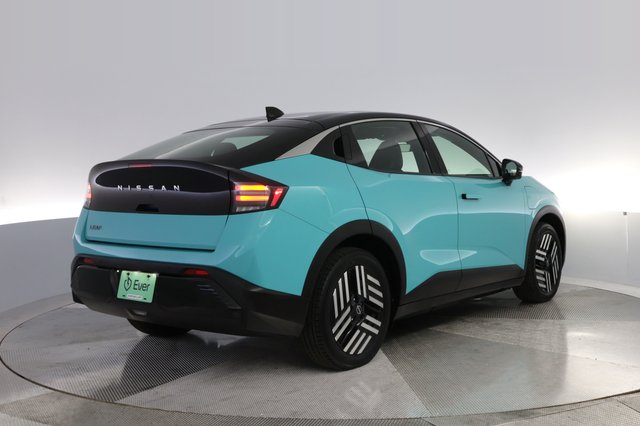 2026 Nissan LEAF — photo 2 of 24