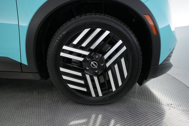 2026 Nissan LEAF — photo 16 of 24