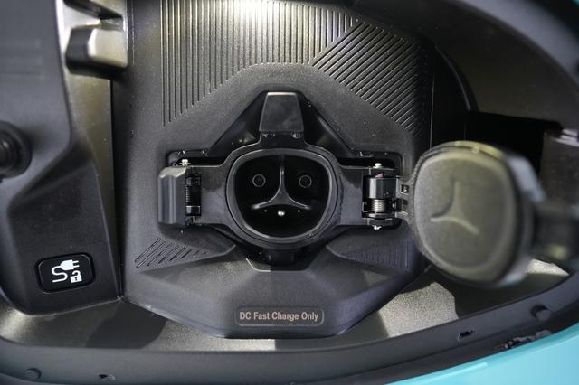 2026 Nissan LEAF — photo 8 of 24