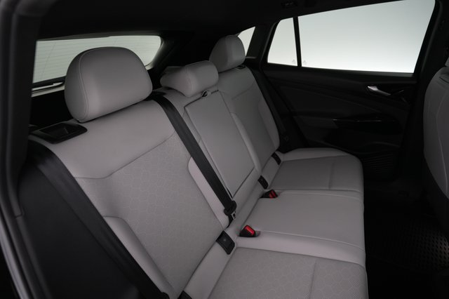 2021 Volkswagen ID.4 — photo 18 of 22