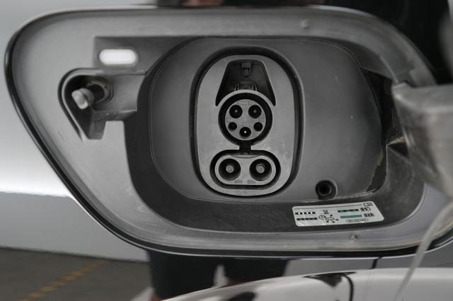 2021 Volkswagen ID.4 — photo 8 of 22