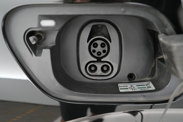 2021 Volkswagen ID.4 — photo 8 of 22