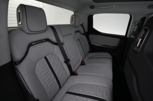 2023 Rivian R1T — photo 4 of 21