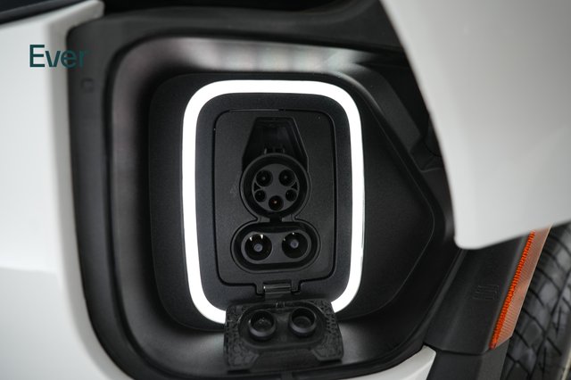 2023 Rivian R1T — photo 8 of 21