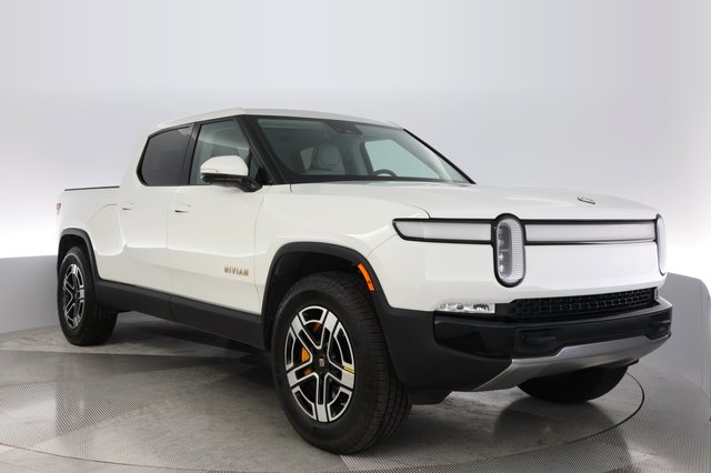 2023 Rivian R1T — photo 10 of 21