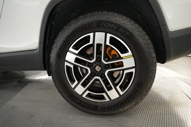 2023 Rivian R1T — photo 17 of 21