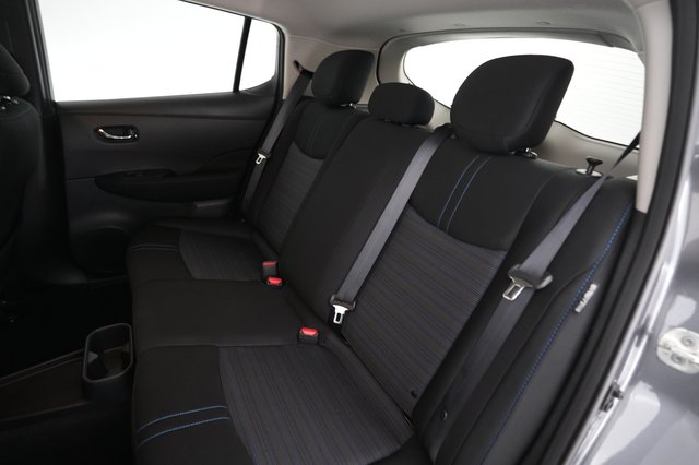 2023 Nissan LEAF — photo 19 of 23