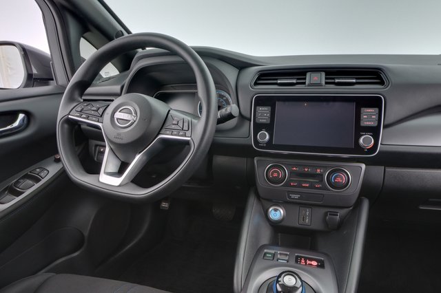 2023 Nissan LEAF — photo 20 of 23