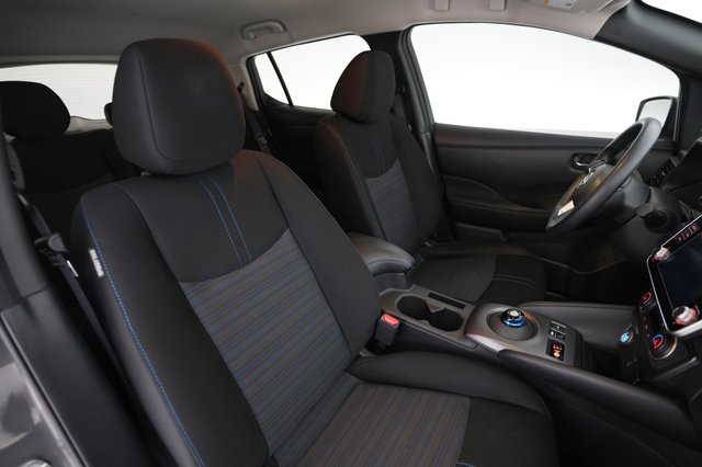 2023 Nissan LEAF — photo 18 of 23
