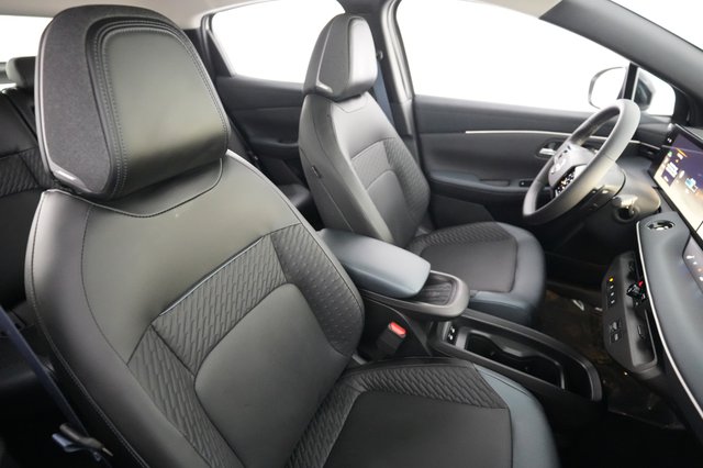 2026 Nissan LEAF — photo 18 of 24