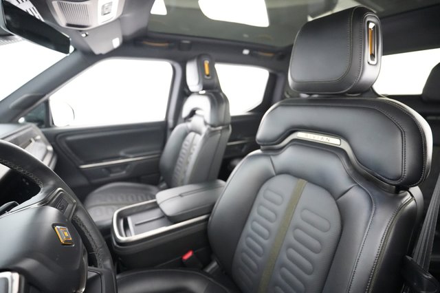 2025 Rivian R1T — photo 3 of 25