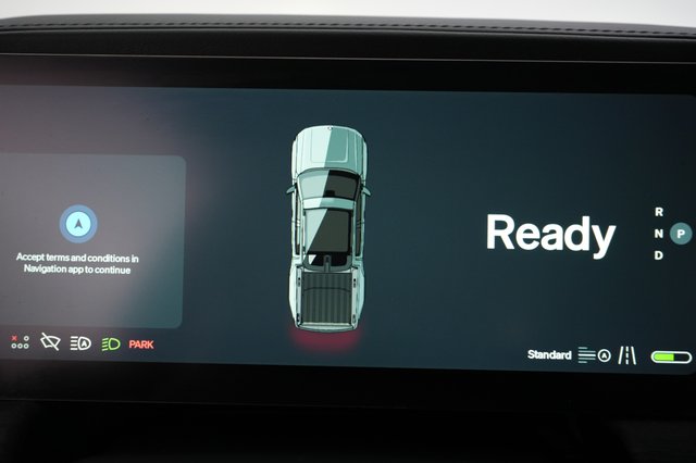 2025 Rivian R1T — photo 23 of 25