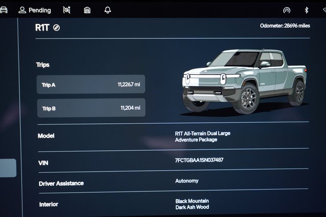 2025 Rivian R1T — photo 5 of 25