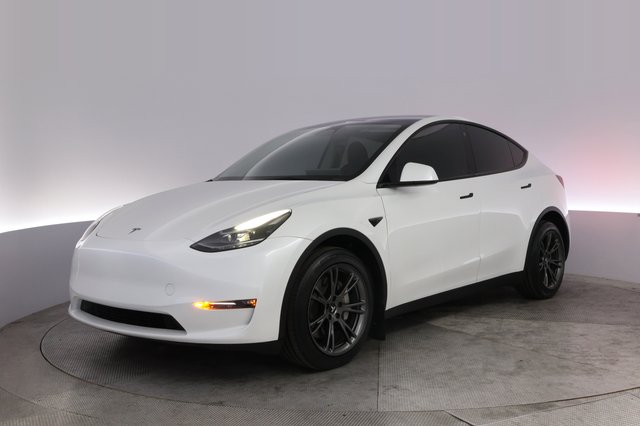 2023 Tesla Model Y — VIN 7SAYGDEE8PF684000