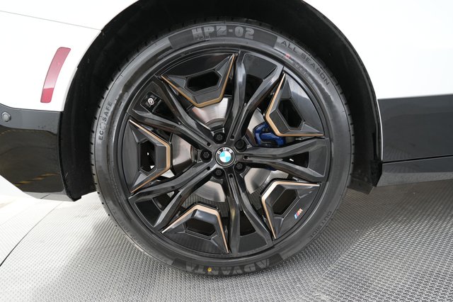 2023 BMW iX — photo 17 of 25