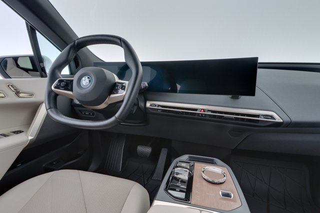 2023 BMW iX — photo 20 of 25