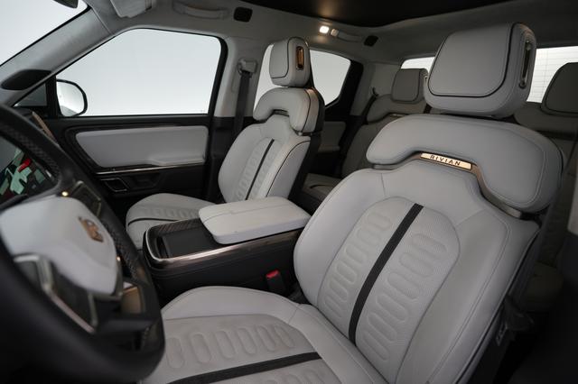 2022 Rivian R1T — photo 3 of 22