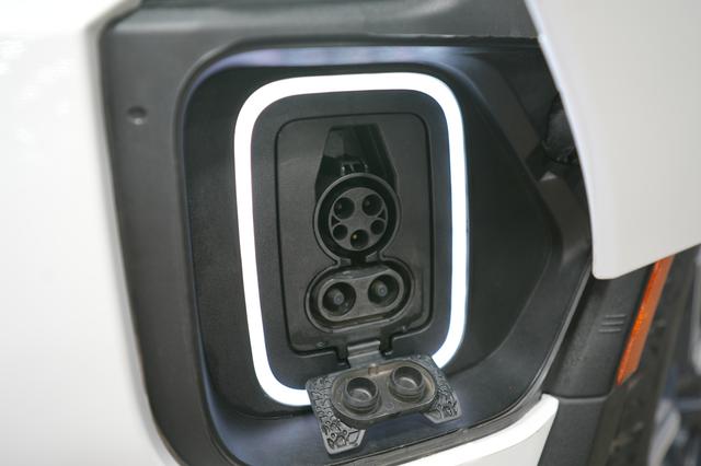 2022 Rivian R1T — photo 8 of 22