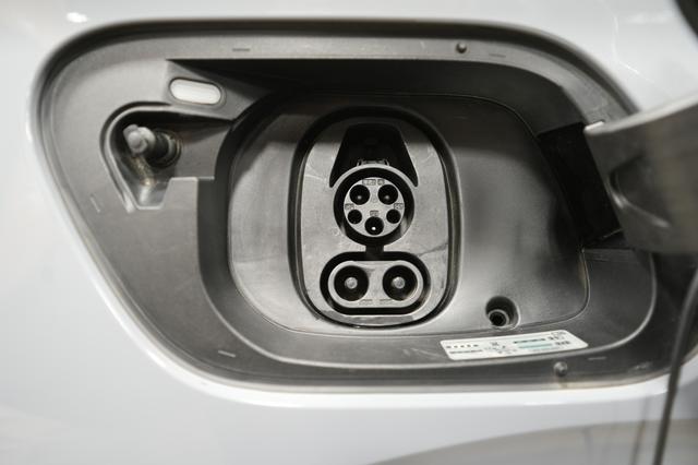 2021 Volkswagen ID.4 — photo 8 of 22
