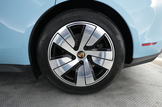 2023 Porsche Taycan — photo 7 of 28