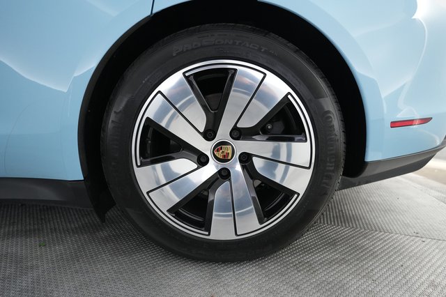 2023 Porsche Taycan — photo 7 of 28