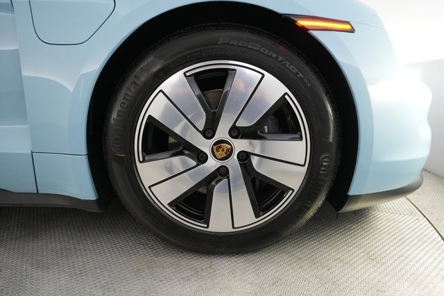 2023 Porsche Taycan — photo 16 of 28