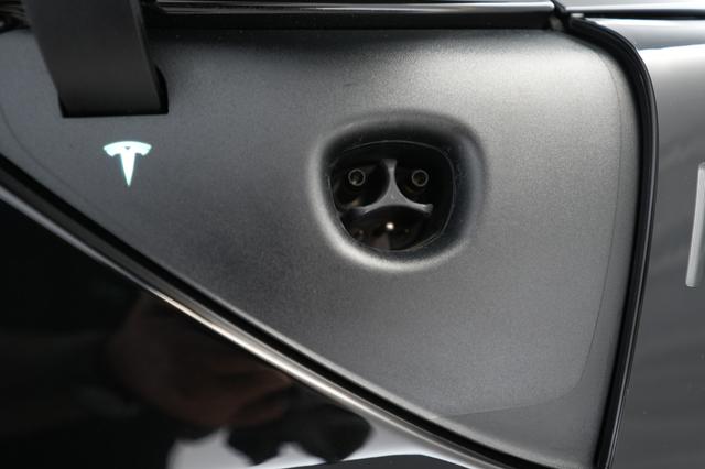 2026 Tesla Model Y — photo 8 of 24