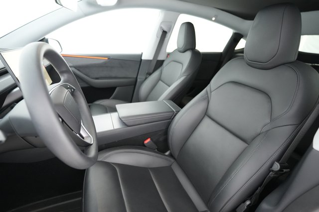 2026 Tesla Model Y — photo 3 of 24