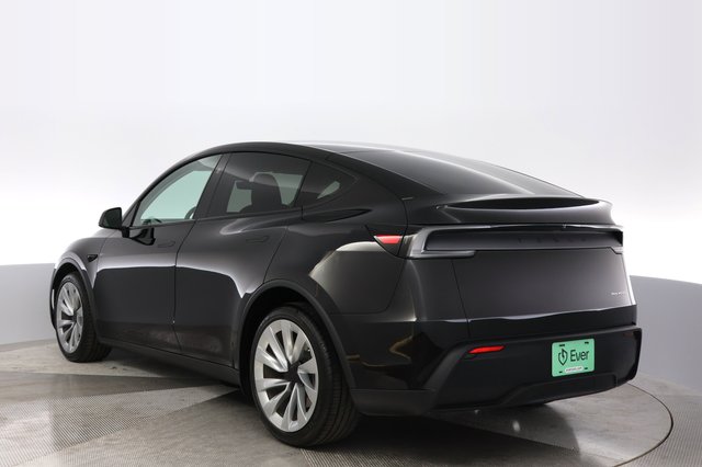 2026 Tesla Model Y — photo 13 of 24