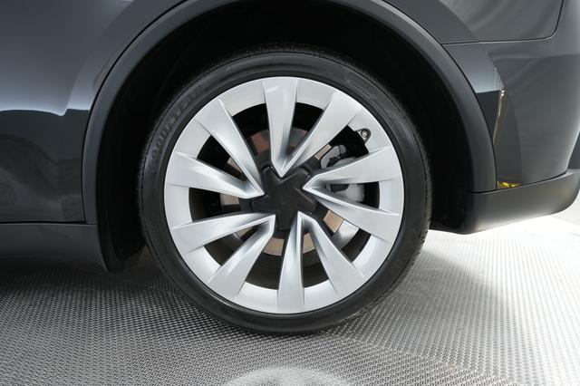2026 Tesla Model Y — photo 7 of 24