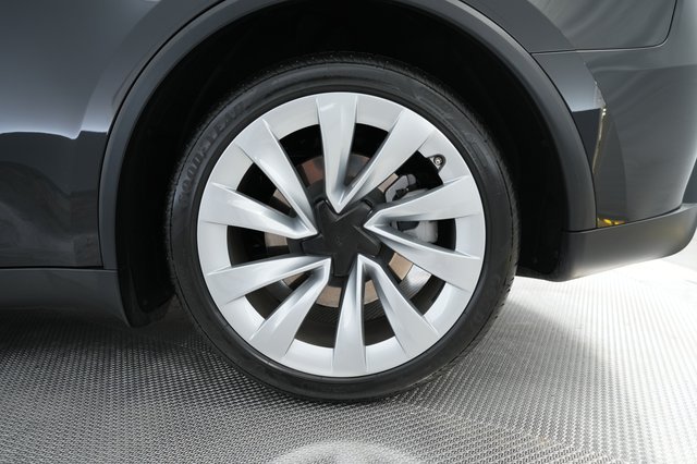 2026 Tesla Model Y — photo 7 of 24