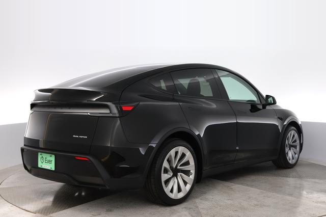 2026 Tesla Model Y — photo 2 of 24