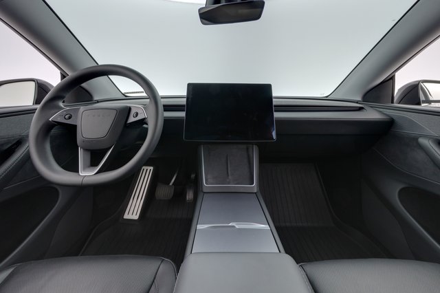 2026 Tesla Model Y — photo 21 of 24