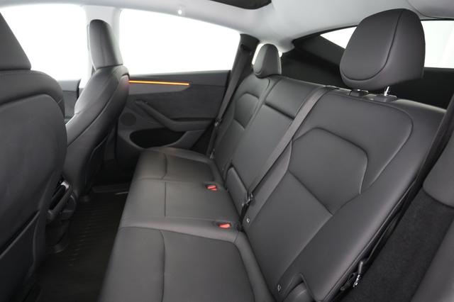 2026 Tesla Model Y — photo 4 of 24