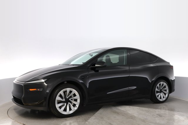 2026 Tesla Model Y — photo 14 of 24