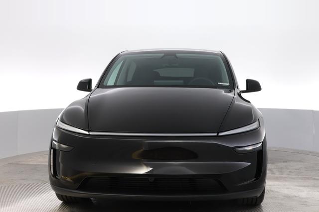 2026 Tesla Model Y — photo 9 of 24