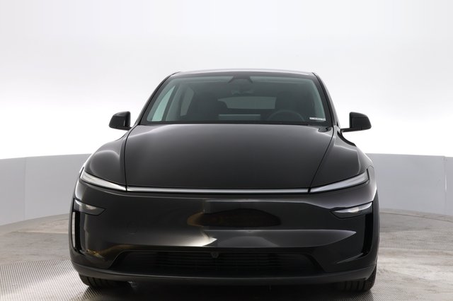 2026 Tesla Model Y — photo 9 of 24